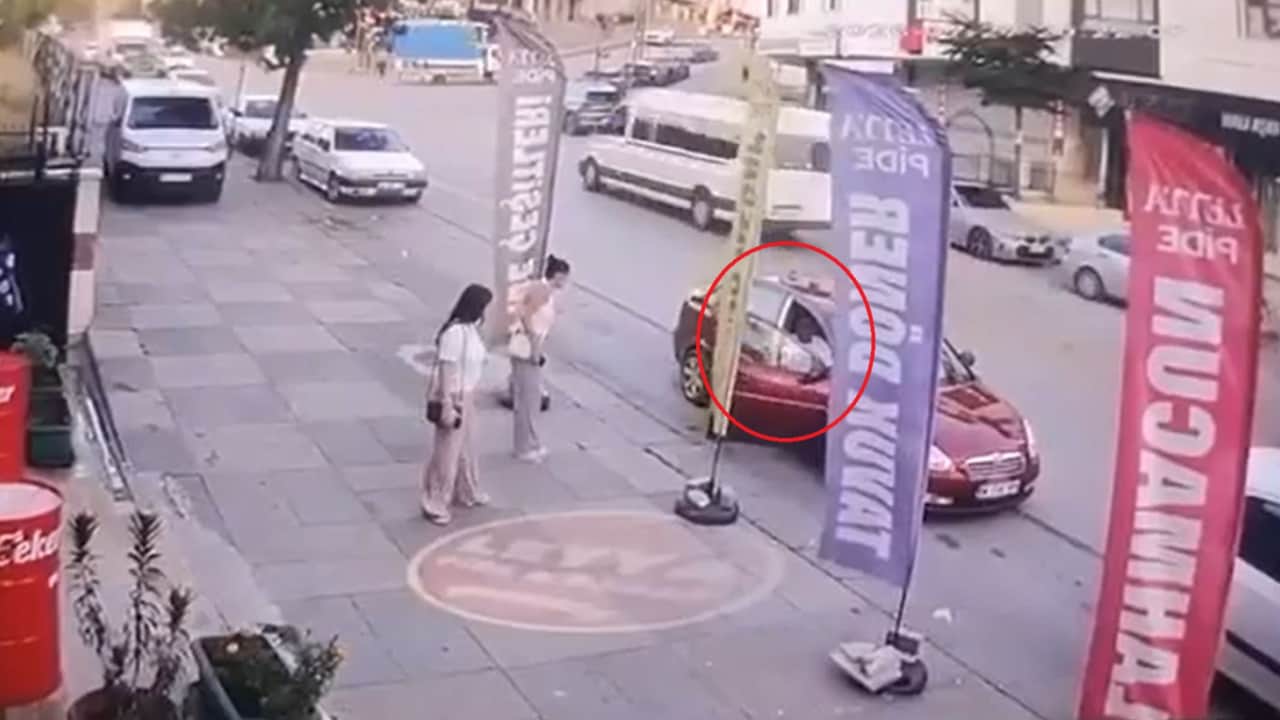 Foto - Çürümüş zihniyetin gençleri sapıttı: Kızlara laf emekliye dayak