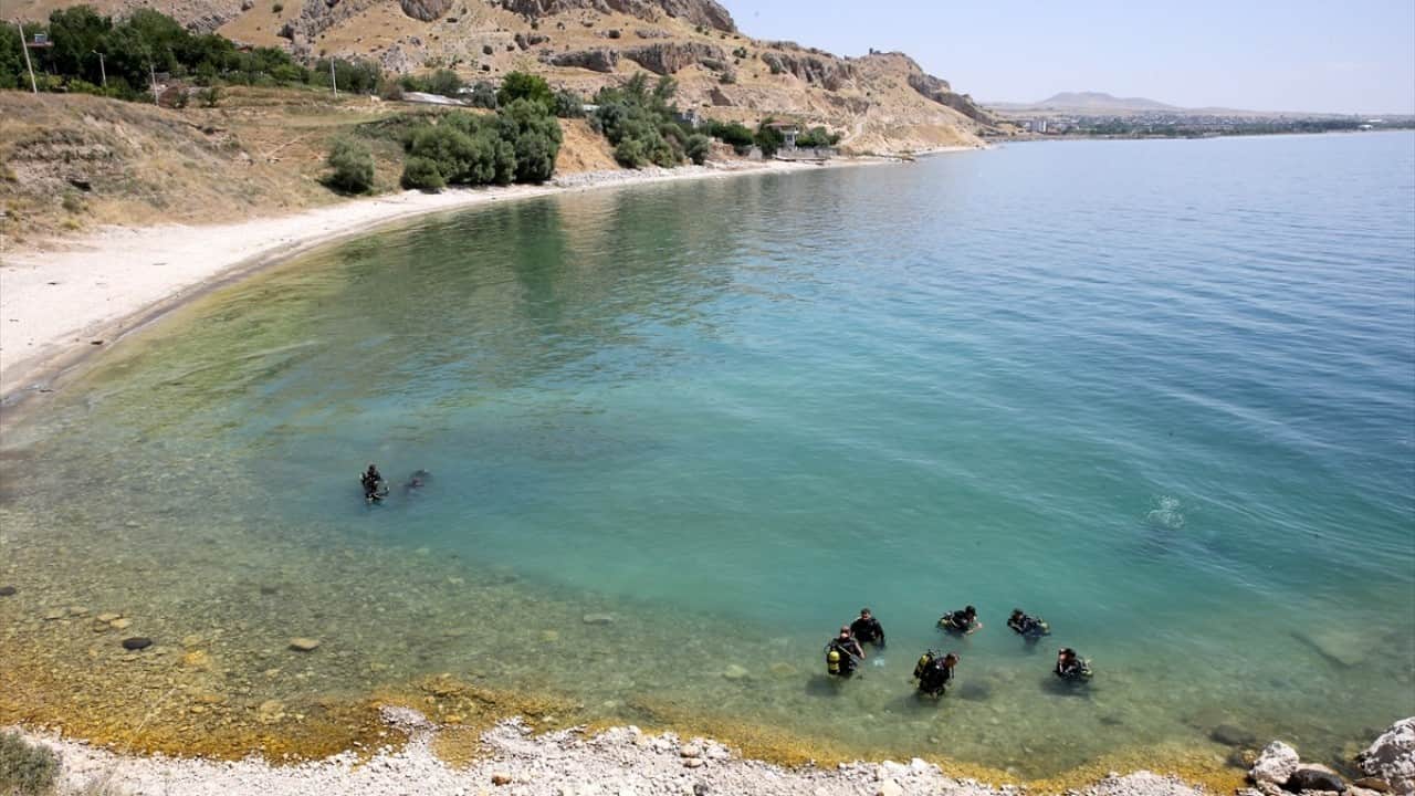 Foto - Dalgıç brövesi aldılar Güvenlik güçleri Van Gölü’nde dalış ustası oldu