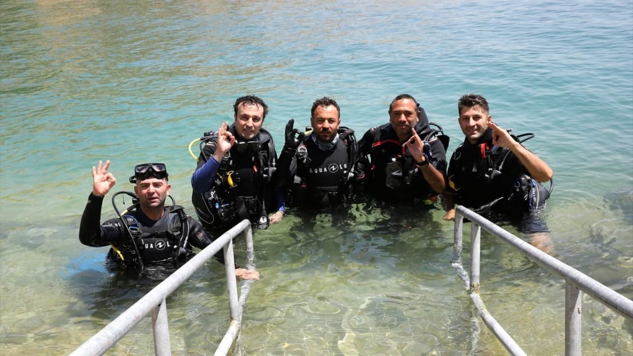 Foto - Dalgıç brövesi aldılar Güvenlik güçleri Van Gölü’nde dalış ustası oldu