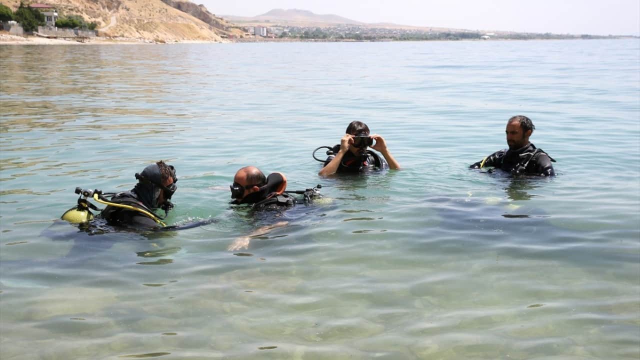 Foto - Dalgıç brövesi aldılar Güvenlik güçleri Van Gölü’nde dalış ustası oldu