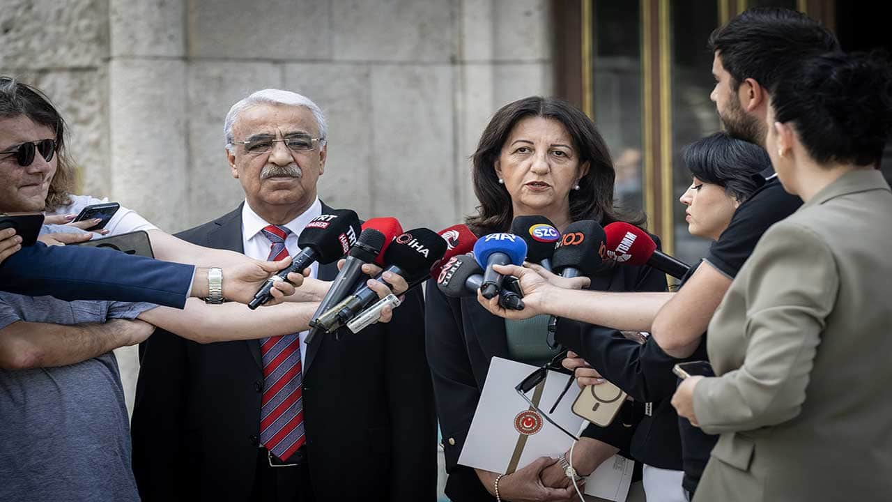 Foto - DEM Parti heyetinin kritik İmralı hamlesi Ankara'yı hareketlendirdi! Görüşme öncesi dikkat çeken mesajlar peş peşe geldi!