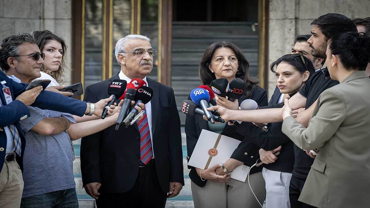 Foto - DEM Parti heyetinin kritik İmralı hamlesi Ankara'yı hareketlendirdi! Görüşme öncesi dikkat çeken mesajlar peş peşe geldi!