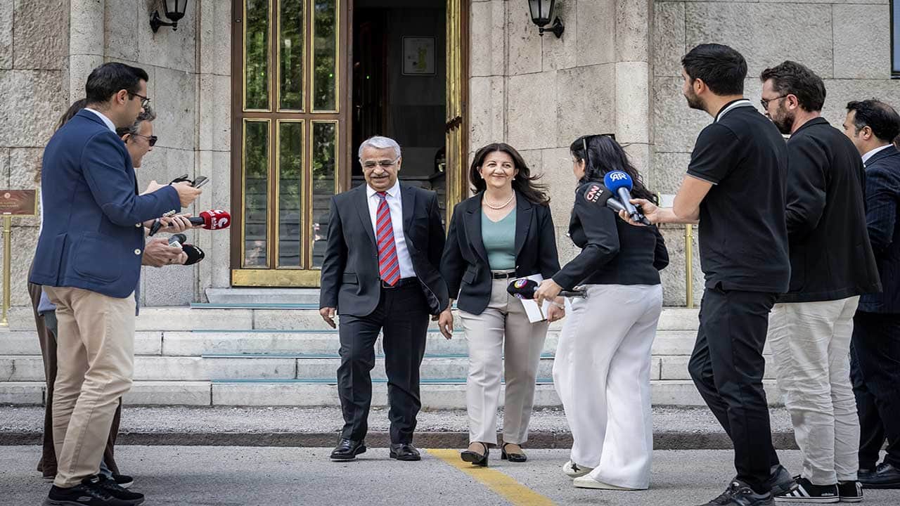 Foto - DEM Parti heyetinin kritik İmralı hamlesi Ankara'yı hareketlendirdi! Görüşme öncesi dikkat çeken mesajlar peş peşe geldi!