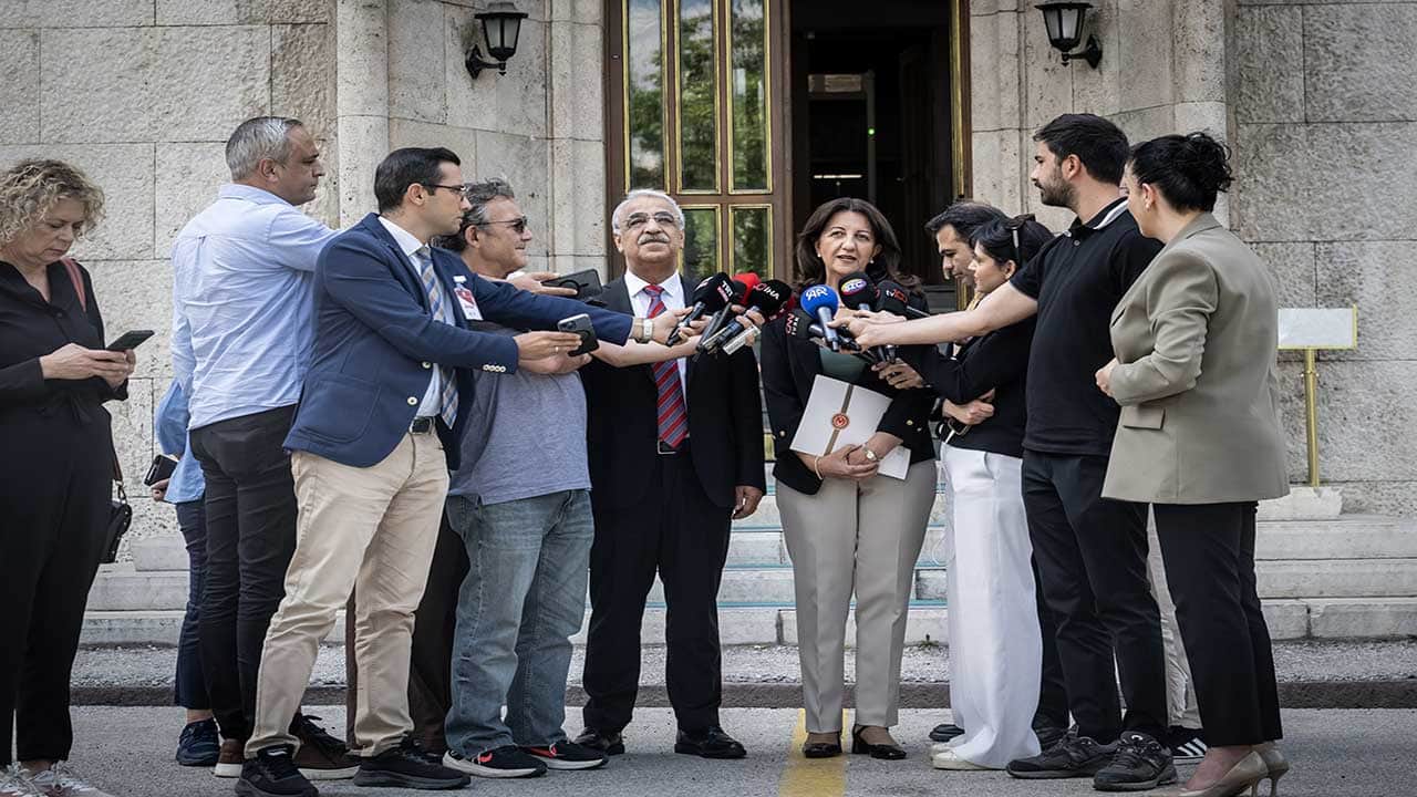 Foto - DEM Parti heyetinin kritik İmralı hamlesi Ankara'yı hareketlendirdi! Görüşme öncesi dikkat çeken mesajlar peş peşe geldi!