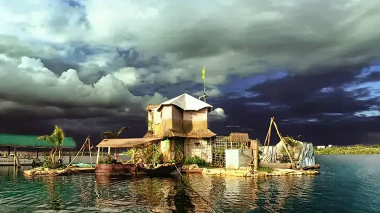 Foto - Denizin içinden çıkardı: Deniz ortasında 150 bin adet pet şişe ile yüzen bir ada kurdu