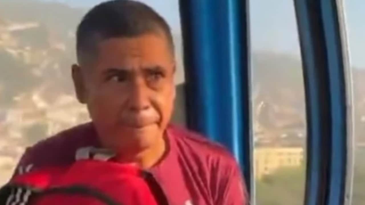 Depreme havada yakalandılar: Teleferikte panik anları!