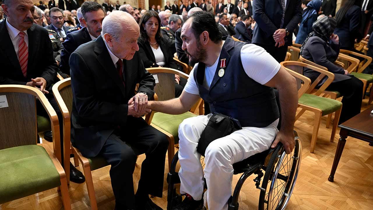 Foto - Devlet Bahçeli'nin rozetine dikkat! 