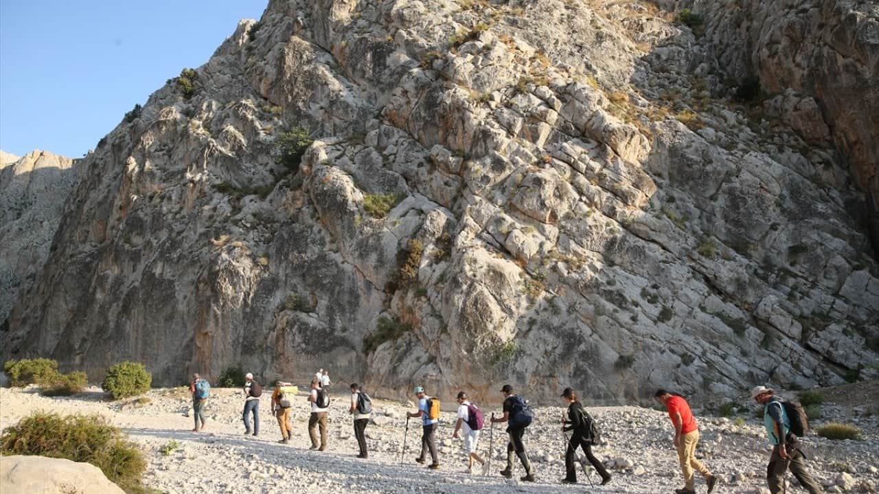 Doğaseverleri cezbediyor Zirve ve gölleriyle Aladağlar sizi çağırıyor