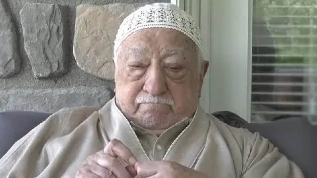 Foto - Domuzdan post, bunlardan dost olmaz! FETÖ’cüler cirit atıyor darbeci Batı bakıyor