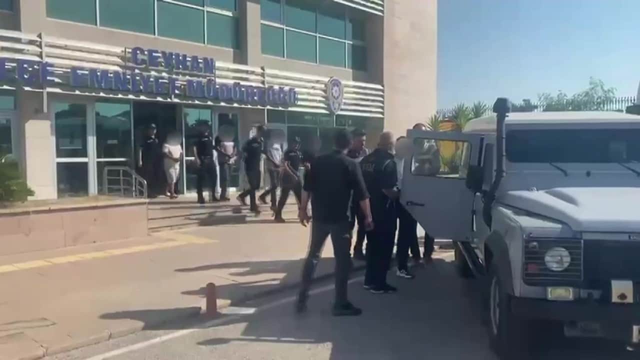 Foto - Dondurmacıdaki kanlı infazda şok detay! Saldırgan tetiği çekmeden önce telefondaki kişiye el salladı!
