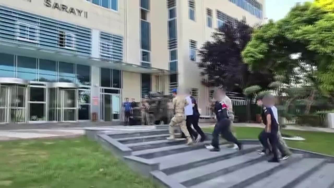 Dondurmacıdaki kanlı infazda şok detay! Saldırgan tetiği çekmeden önce telefondaki kişiye el salladı!