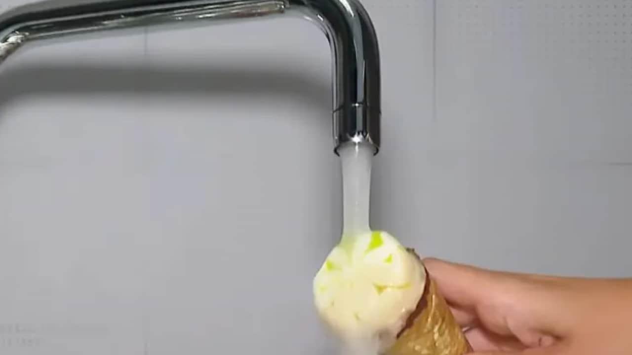 Dondurmaya sıcak su döktü! Çıkan sonuç şaşırttı!