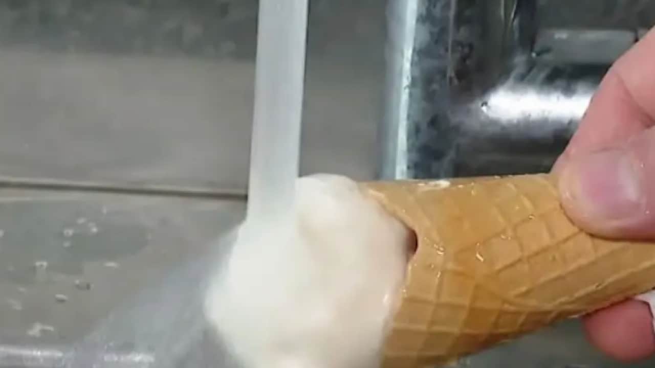 Foto - Dondurmaya sıcak su döktü! Çıkan sonuç şaşırttı!
