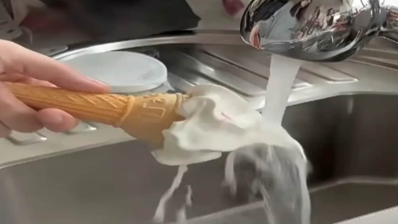 Foto - Dondurmaya sıcak su döktü! Çıkan sonuç şaşırttı!