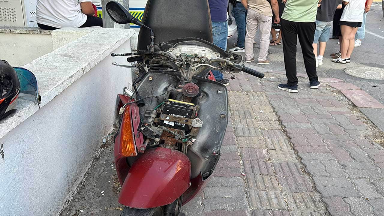 Foto - Edirne'de korkutan kaza! Otomobille çarpışan motosikletteki 2 kişi yaralandı!