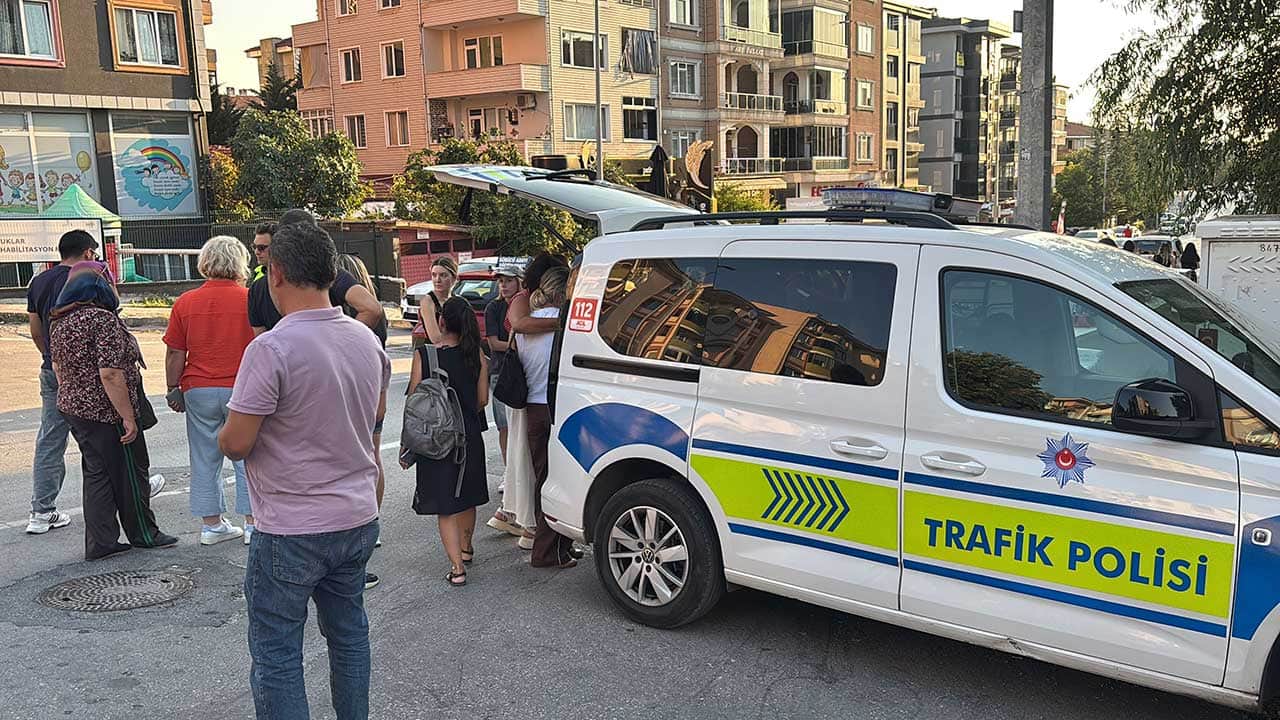 Foto - Edirne'de korkutan kaza! Otomobille çarpışan motosikletteki 2 kişi yaralandı!