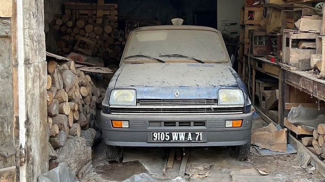 Foto - Ehliyet sınavını geçemeyince samanlığa park etmiş! 43 yıldır dokunmadığı aracını 3 milyona sattı