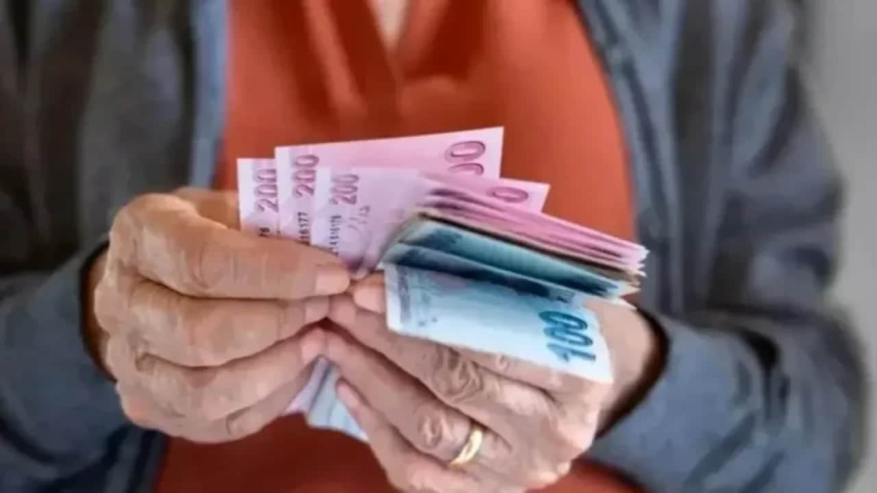 Foto - Eleştiriler sonrası Mehmet Şimşek’ten yeni hamle! Tarih verildi, emeklilere 10 bin lira ek ödeme geliyor