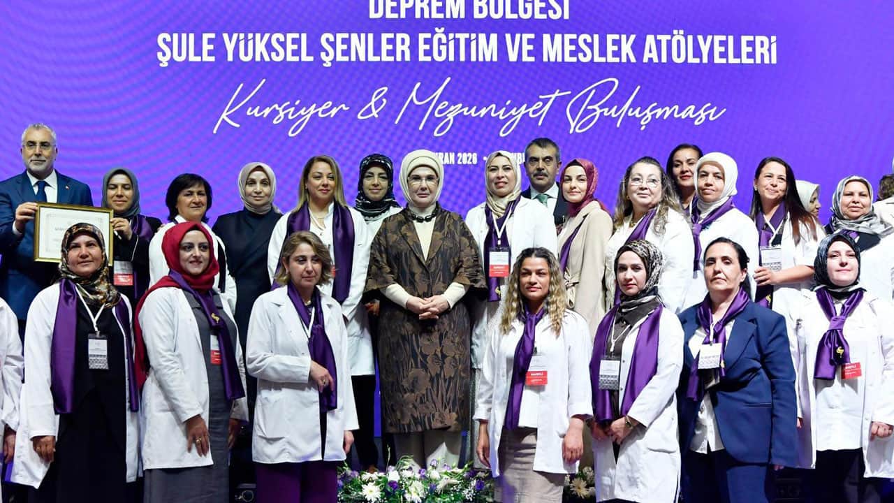 Foto - Emine Erdoğan: Dünya bir imtihan yeri! Biz koşu bittikten sonra da koşan atlarız!