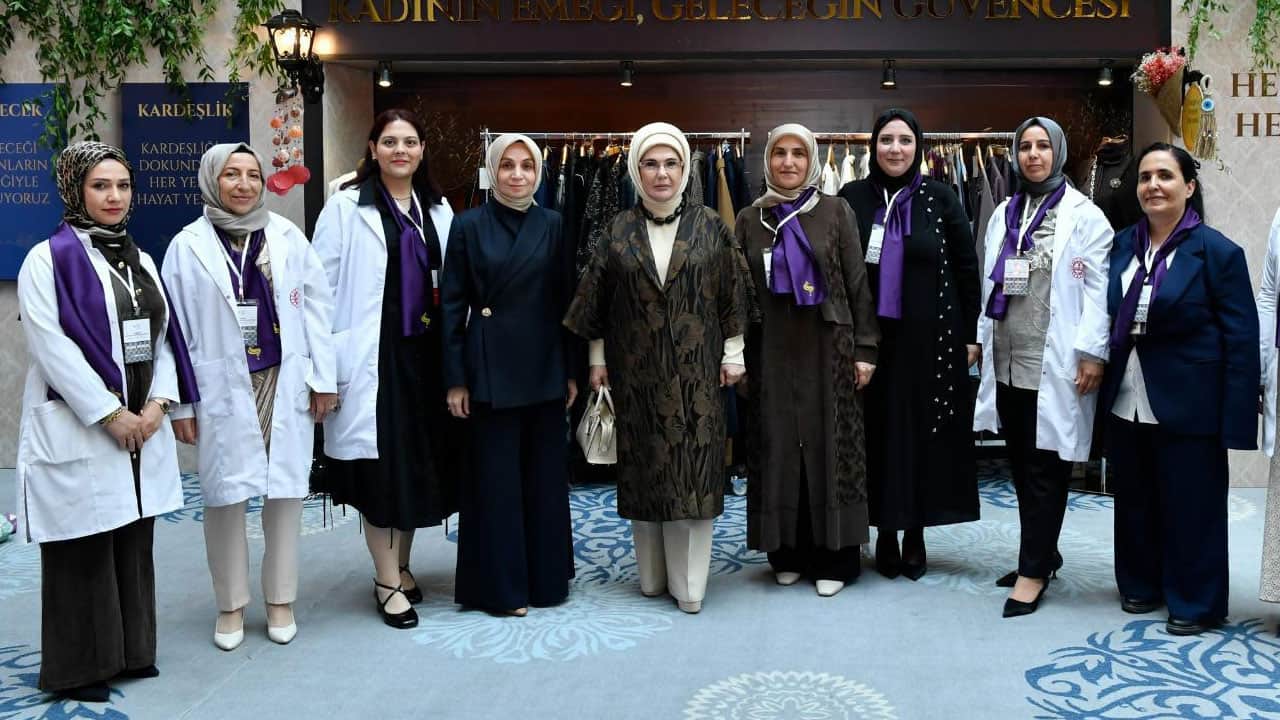 Foto - Emine Erdoğan: Dünya bir imtihan yeri! Biz koşu bittikten sonra da koşan atlarız!