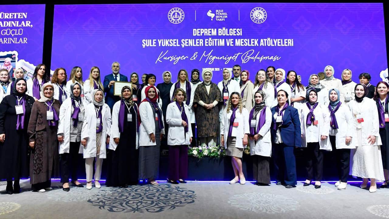 Foto - Emine Erdoğan: Dünya bir imtihan yeri! Biz koşu bittikten sonra da koşan atlarız!