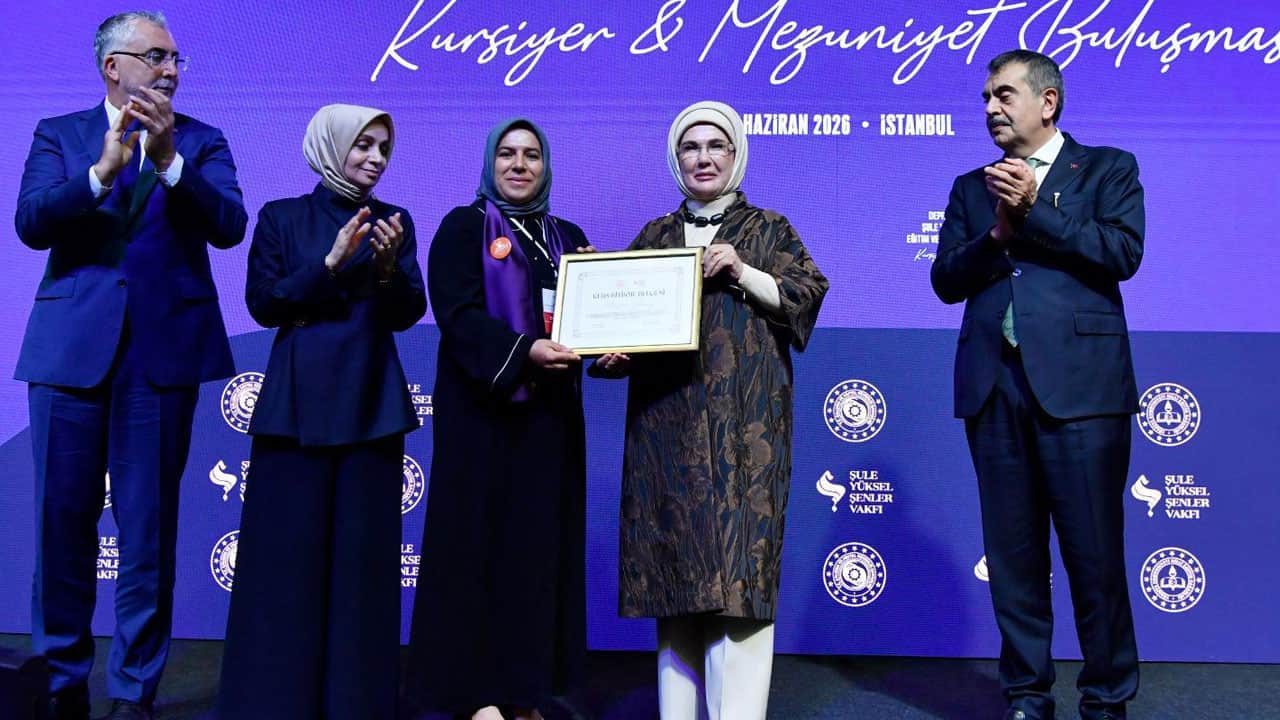 Foto - Emine Erdoğan: Dünya bir imtihan yeri! Biz koşu bittikten sonra da koşan atlarız!