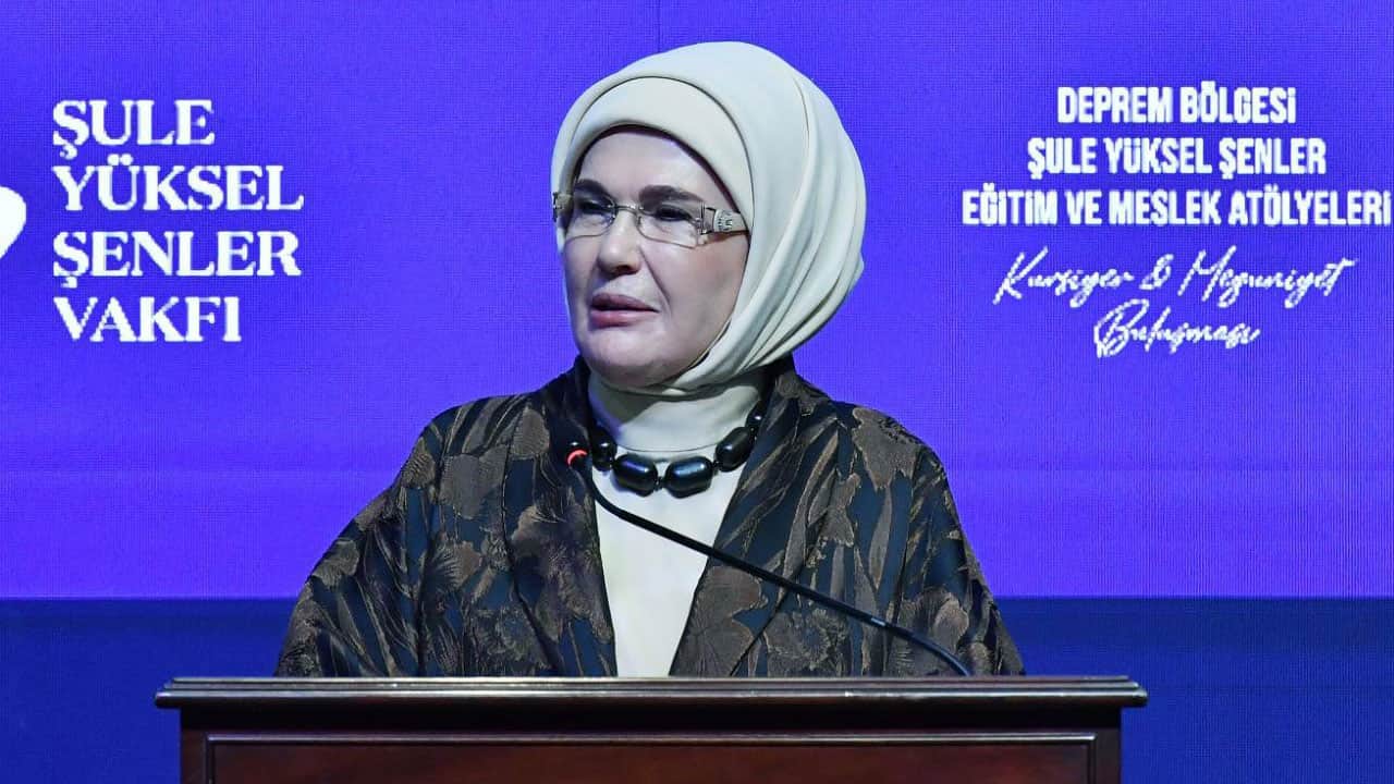 Foto - Emine Erdoğan: Dünya bir imtihan yeri! Biz koşu bittikten sonra da koşan atlarız!