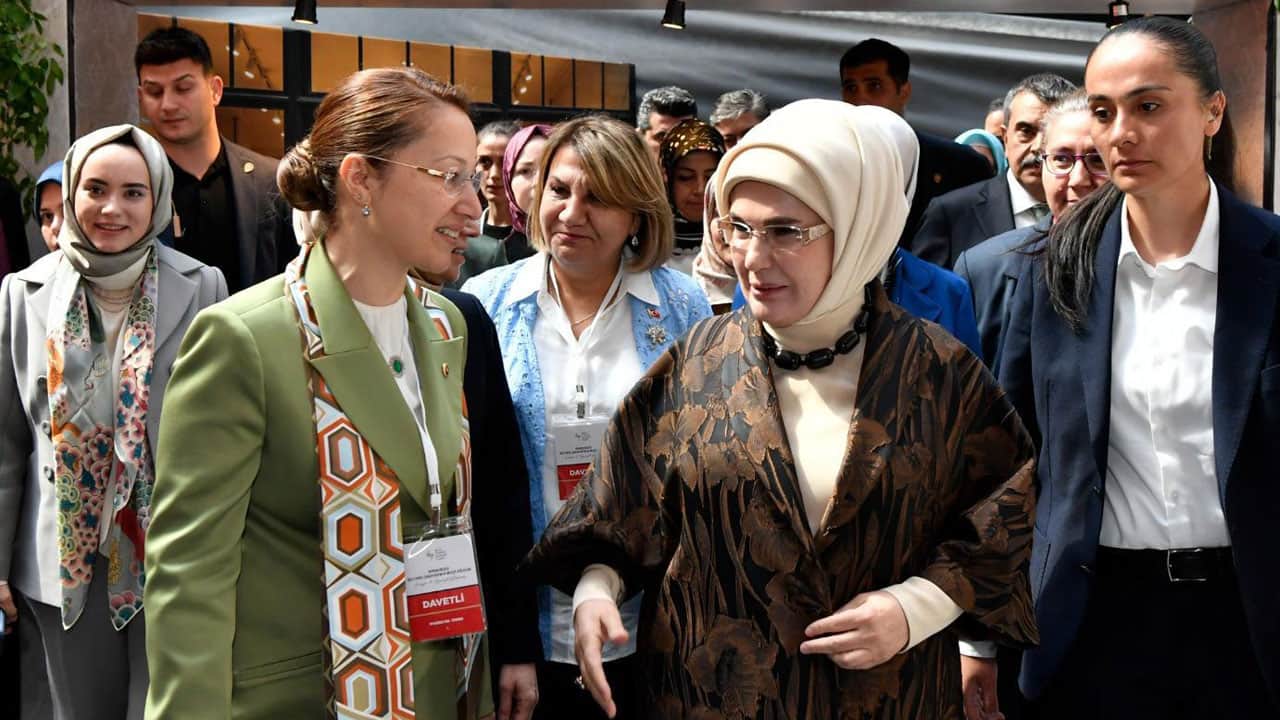 Foto - Emine Erdoğan: Dünya bir imtihan yeri! Biz koşu bittikten sonra da koşan atlarız!