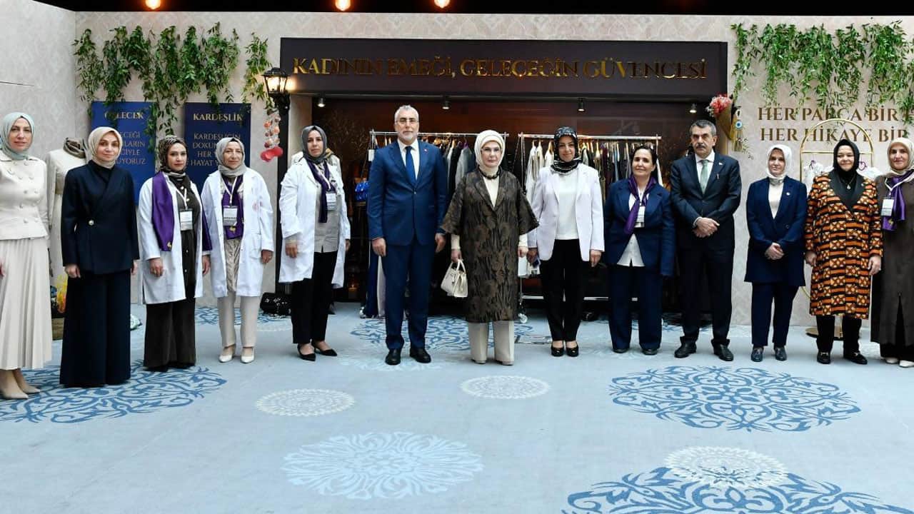 Foto - Emine Erdoğan: Dünya bir imtihan yeri! Biz koşu bittikten sonra da koşan atlarız!