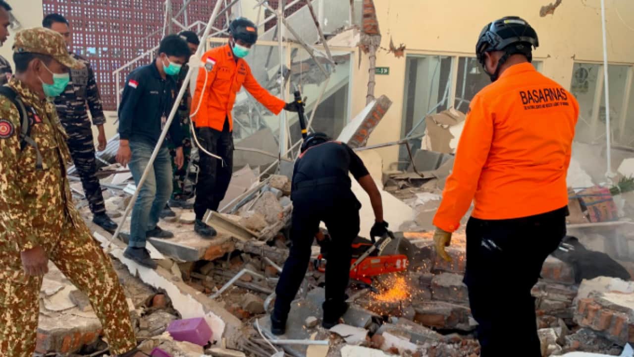 Foto - Endonezya’da felaketin bilançosu ağırlaşıyor: 7,7’lik dev depremde can kaybı 68’e fırladı