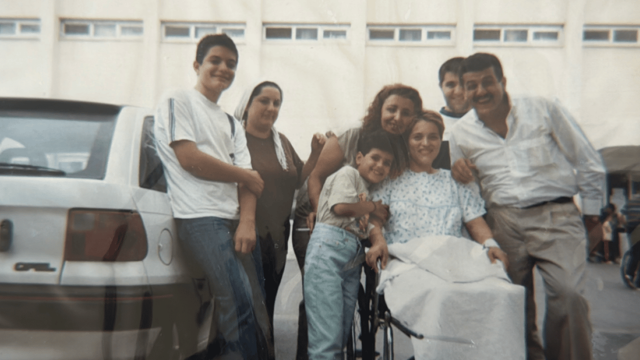 Foto - Enkazdan ağır yaralı çıkmıştı! Yıllar sonra oğluyla hayata tutundu