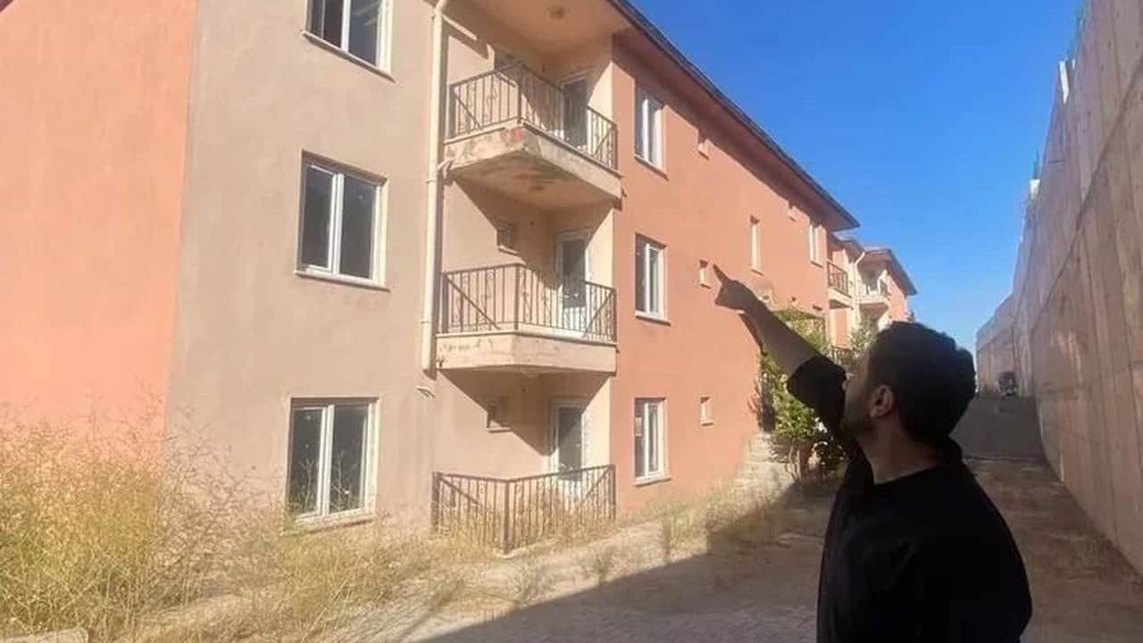 Foto - Erdoğan’a suikast timinde yer alıp paketlenemeyen son haindi! Alçak FETÖ’cü, komşularını böyle kandırmış! İşte fare gibi saklandığı 3 katlı hücre evi