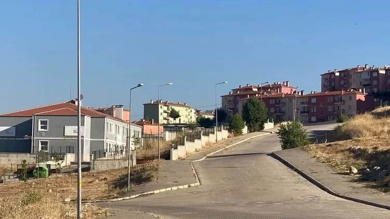 Foto - Erdoğan’a suikast timinde yer alıp paketlenemeyen son haindi! Alçak FETÖ’cü, komşularını böyle kandırmış! İşte fare gibi saklandığı 3 katlı hücre evi