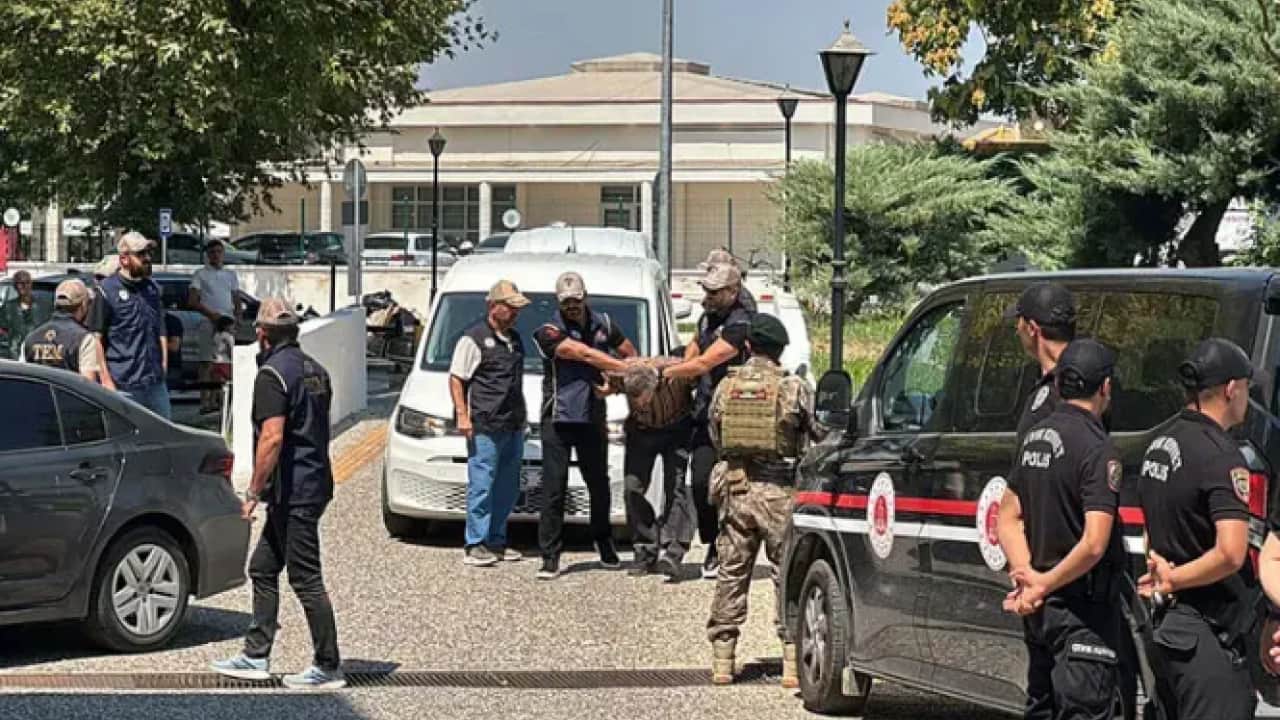 Foto - Erdoğan’a suikast timindeki FETÖ’cünün 10 yıllık firarında abla izi! Gizli yazışmalar deşifre oldu
