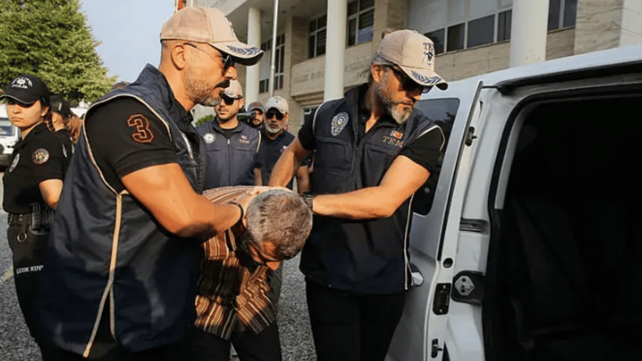 Foto - Erdoğan’a suikast timindeki FETÖ’cünün 10 yıllık firarında abla izi! Gizli yazışmalar deşifre oldu
