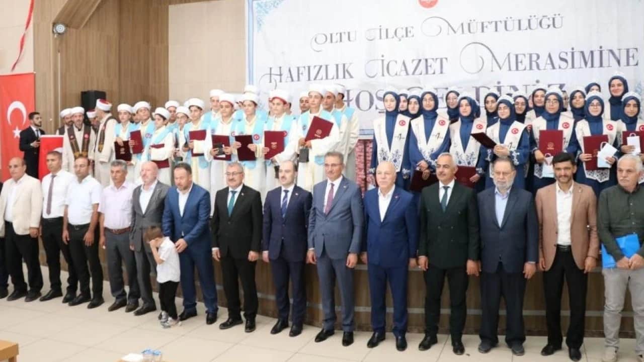 Erzurum'da 54 hafız icazet belgelerine kavuştu