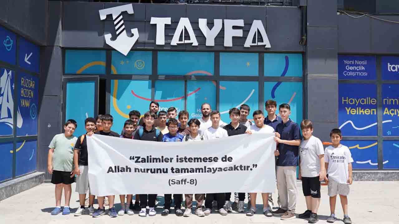 Foto - Esenler'in gençleri değerlerine sahip çıktı : Yeditepe Üniversitesi’ndeki olaylara ayetli mesaj