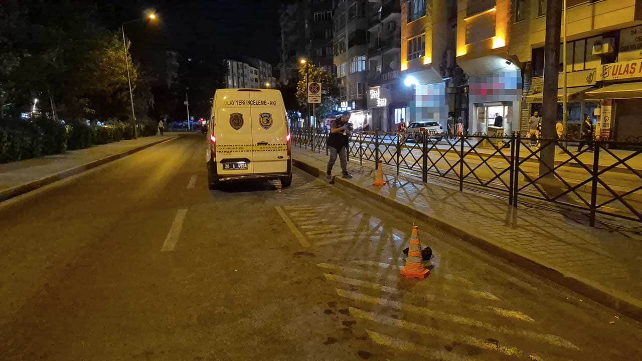 Foto - Eskişehir'de sokak ortasında dehşet! Gayrimeşru ilişkisini bıçaklayıp kayıplara karıştı!