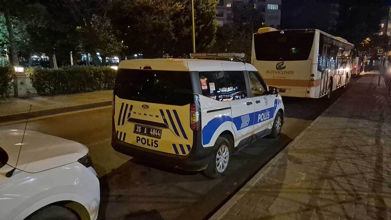 Foto - Eskişehir'de sokak ortasında dehşet! Gayrimeşru ilişkisini bıçaklayıp kayıplara karıştı!