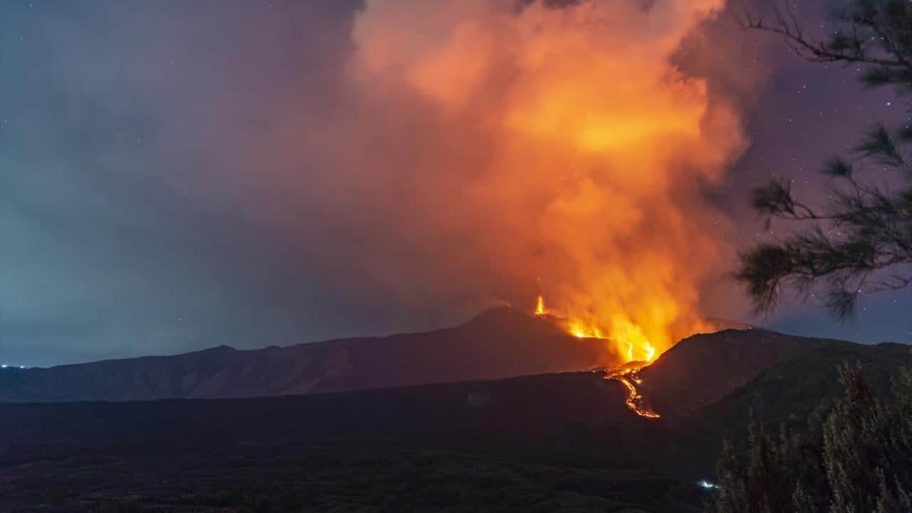 Foto - Etna Yanardağı patladı! Oluşan kül bulutu uçuşları aksattı
