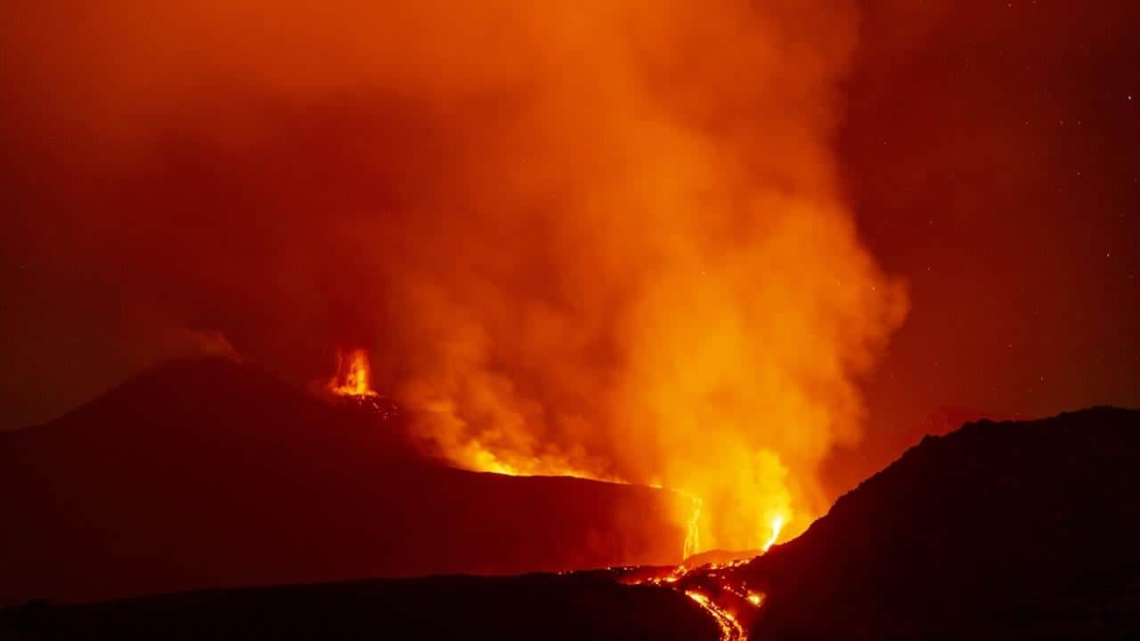 Foto - Etna Yanardağı patladı! Oluşan kül bulutu uçuşları aksattı