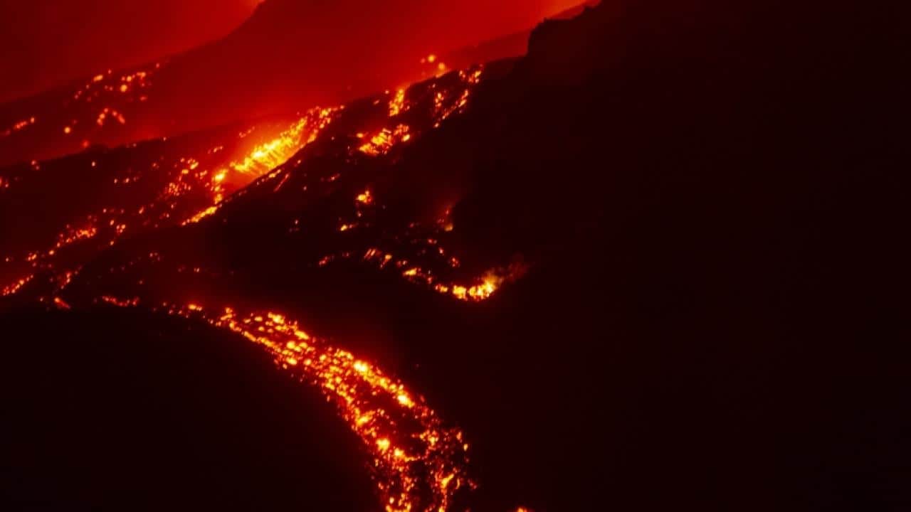 Foto - Etna Yanardağı patladı! Oluşan kül bulutu uçuşları aksattı