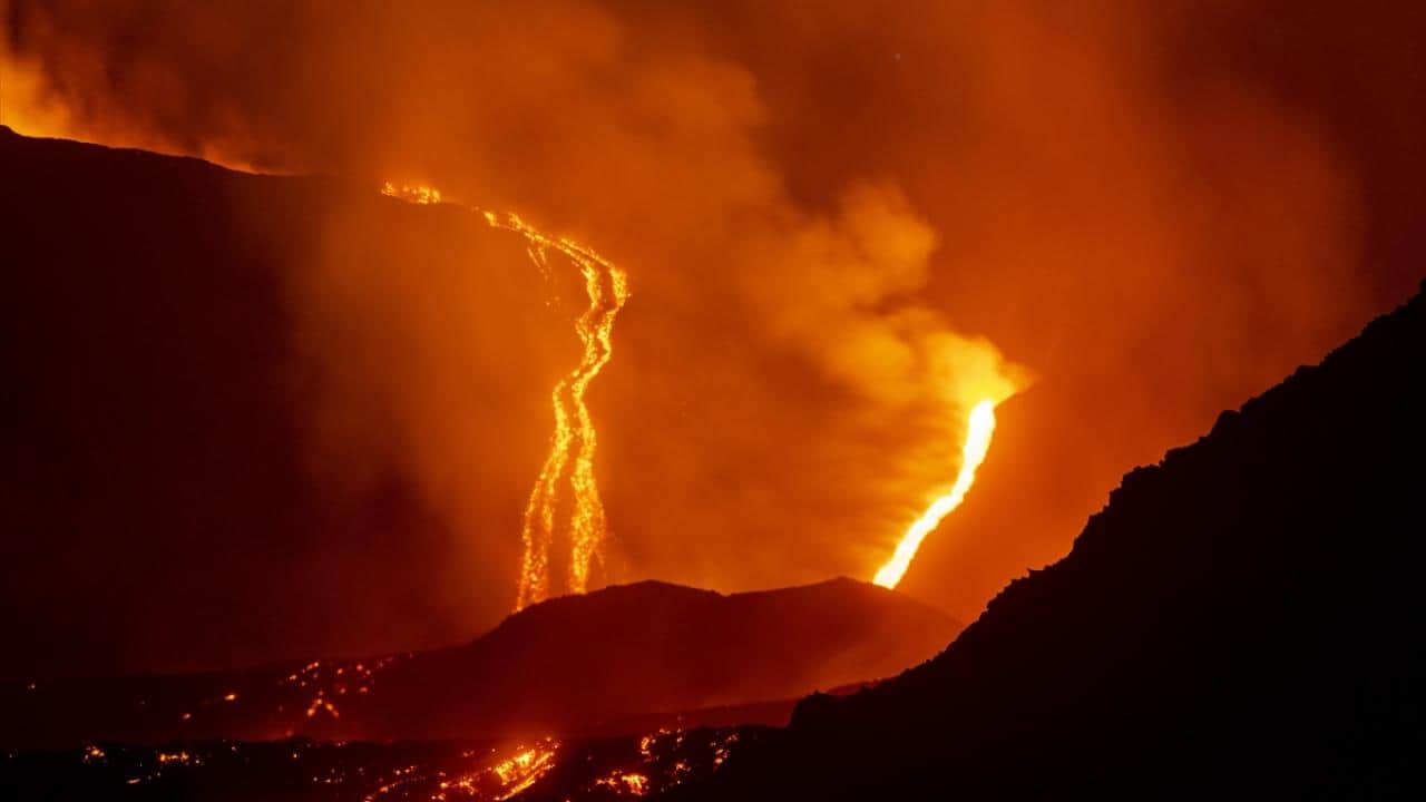 Foto - Etna Yanardağı patladı! Oluşan kül bulutu uçuşları aksattı