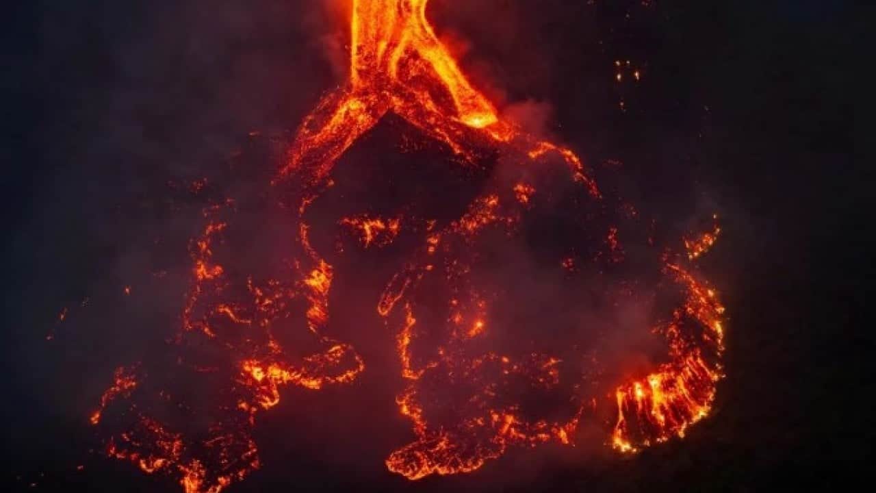 Foto - Etna yine püskürdü: Kül bulutu hava trafiğini felç etti!