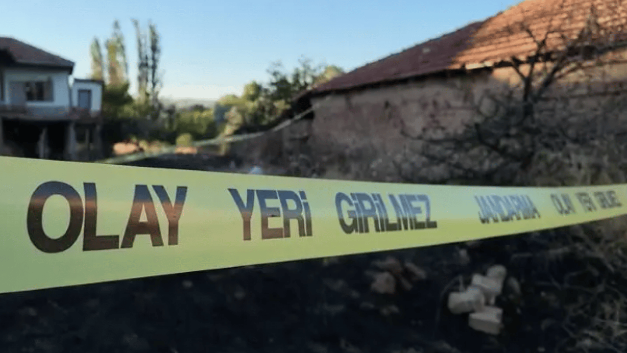 Foto - Evi gözünün önünde yandı: Ağlayan eşini böyle teselli etti!