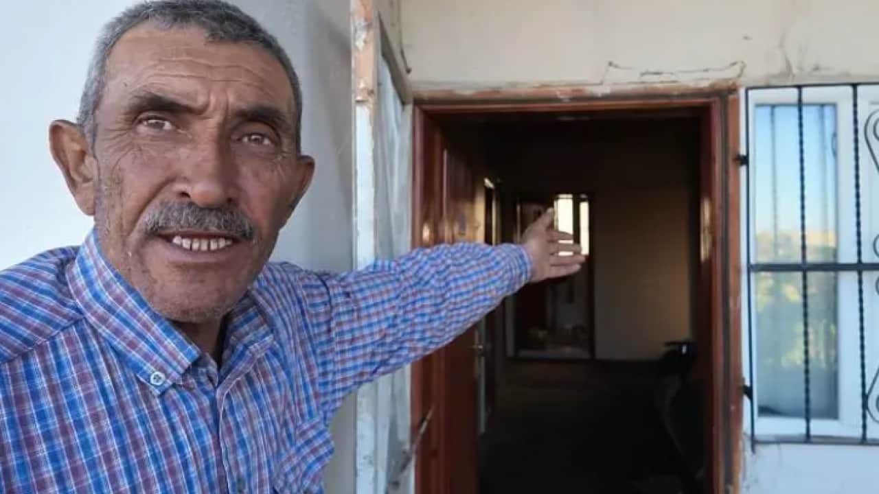 Foto - Evi gözünün önünde yandı: Ağlayan eşini böyle teselli etti!