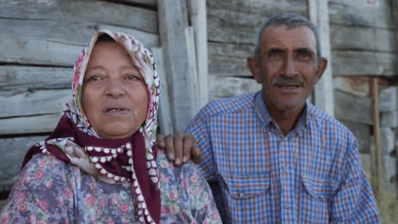 Foto - Evi gözünün önünde yandı: Ağlayan eşini böyle teselli etti!