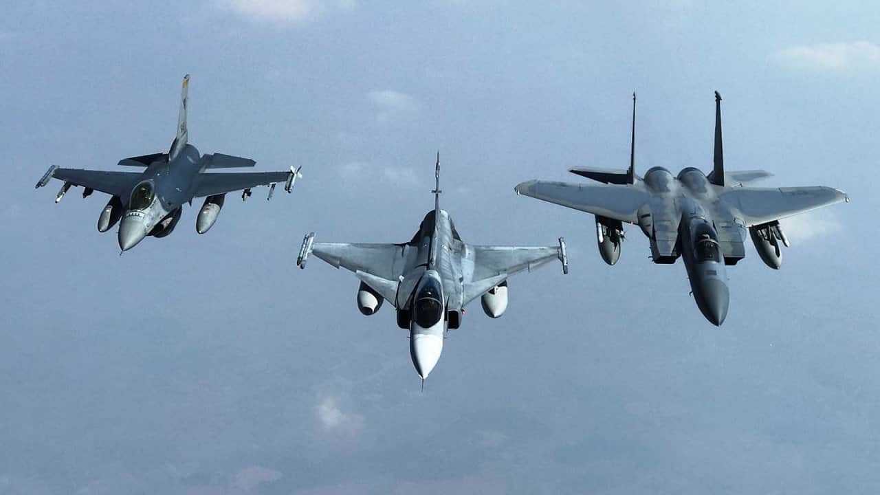 Foto - F-16’ların tahtı resmen yıkıldı! Gökyüzünün canavarı Gripen’ler sessiz sedasız teslim edildi