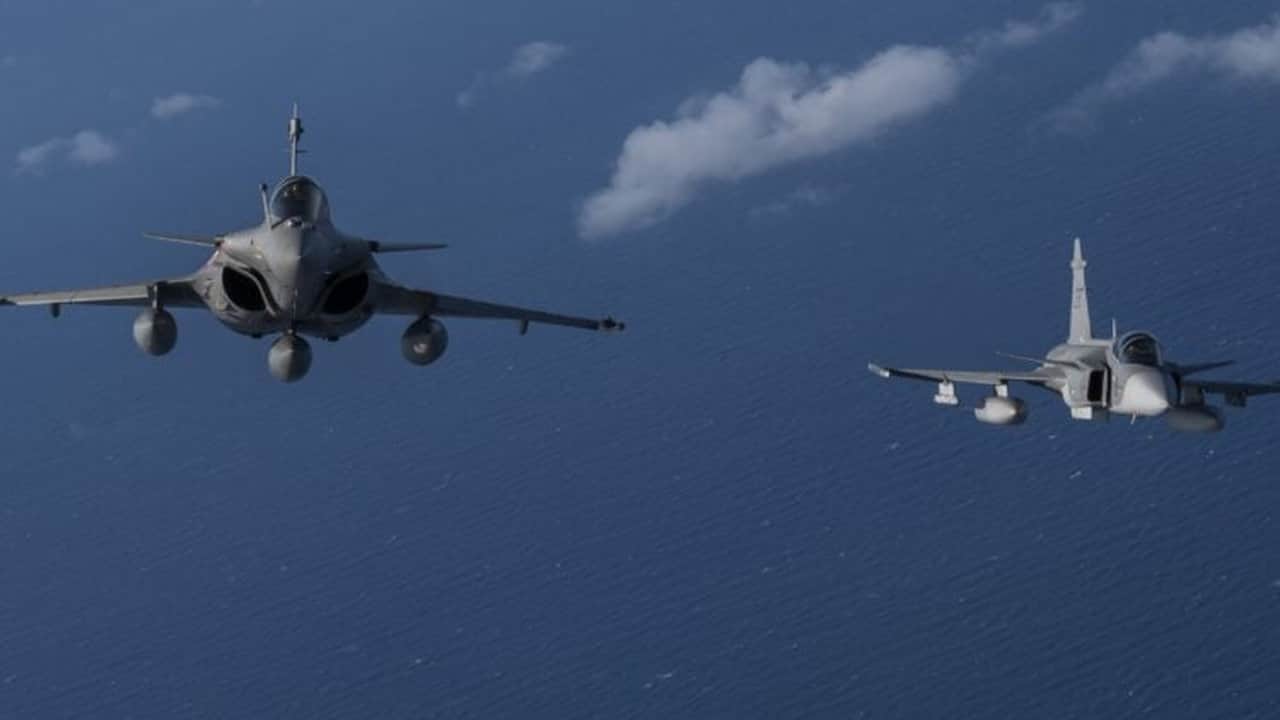 Foto - F-16’ların tahtı resmen yıkıldı! Gökyüzünün canavarı Gripen’ler sessiz sedasız teslim edildi
