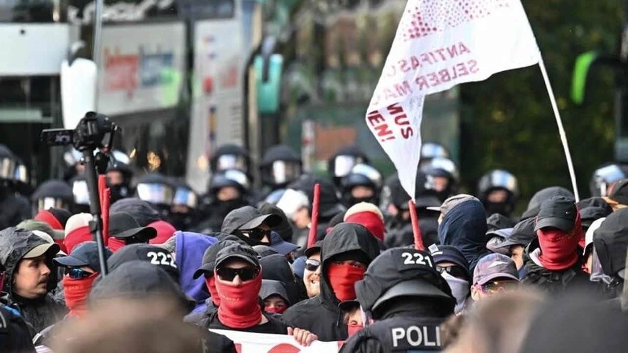 Foto - Faşizm tırmanışa geçti Almanya’da tedirgin eden anket